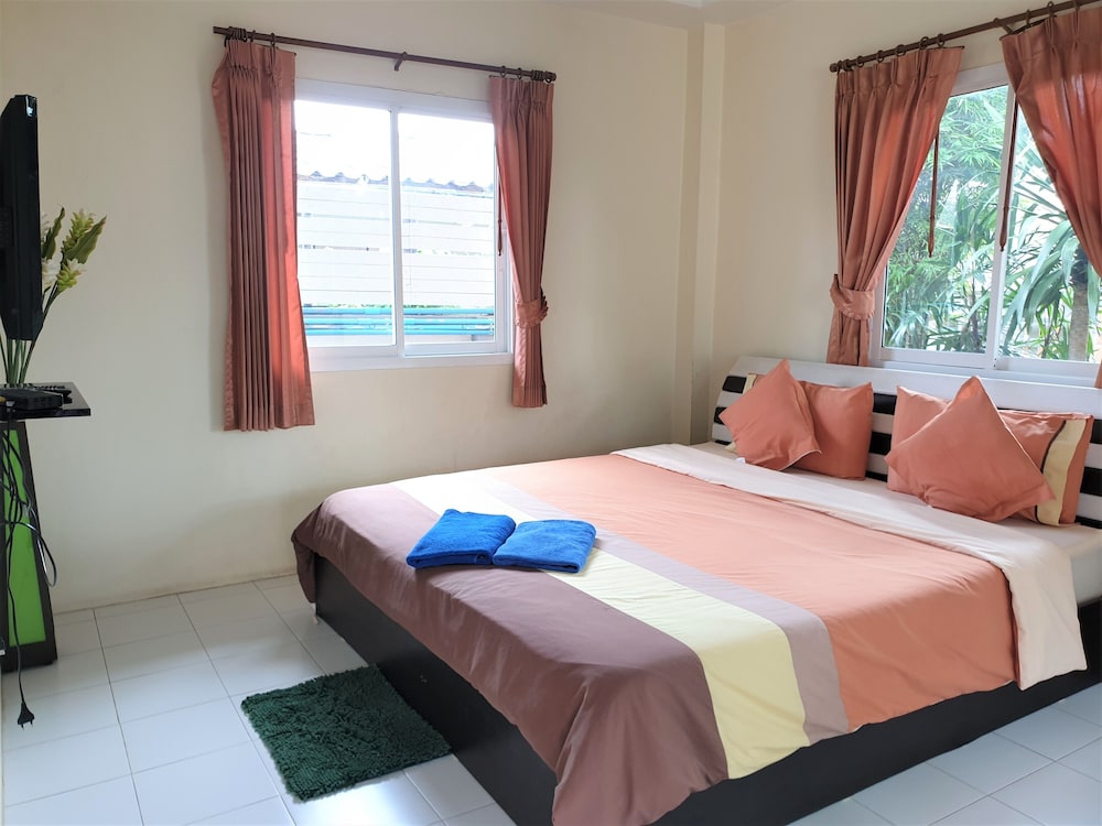Sea Beach Koh Larn 20/48