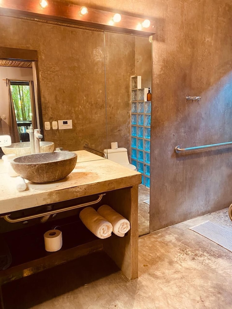 Design, Studio, King Bed, Beach Side, Kitchen، Lua Villas 4/4
