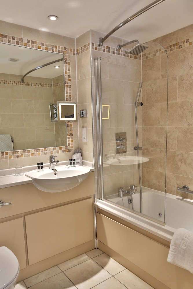 Yew Lodge Hotel East Midlands Airport 24/79