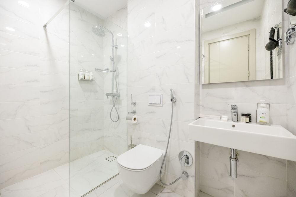 Brosse Garden Hotel 47/49