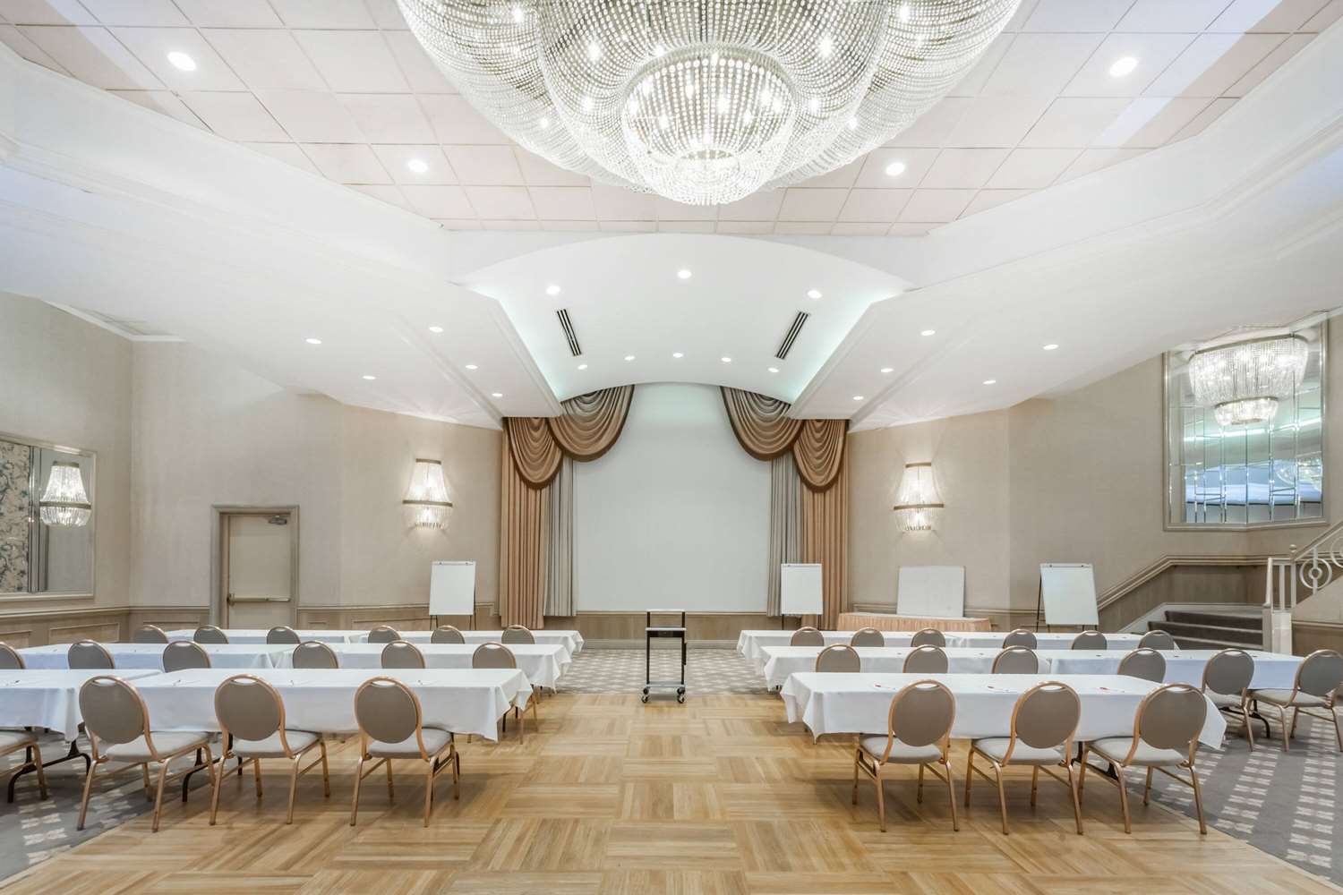 Ramada by Wyndham Hammond Hotel & Conference Center 31/42