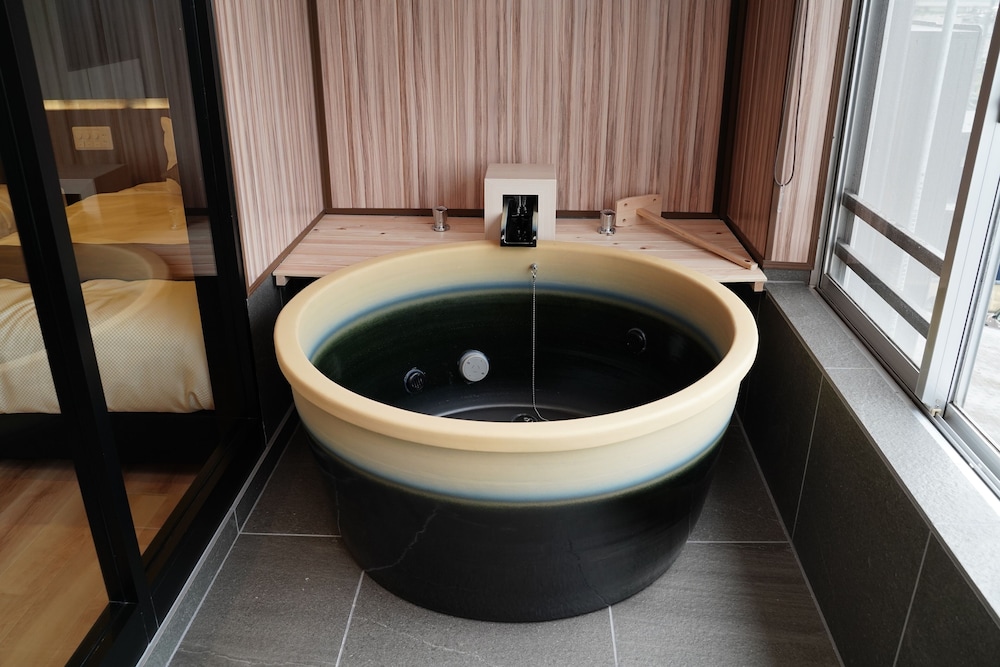 Deluxe, Outdoor Bath 4/4