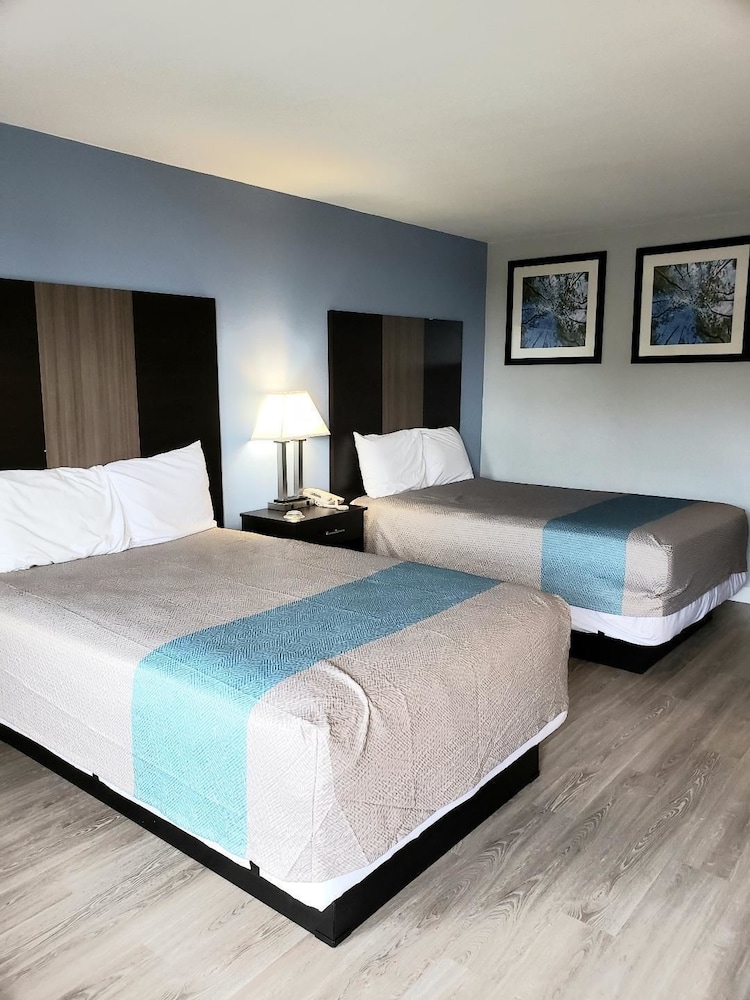 Econo Lodge Mineral Wells, TX 13/23