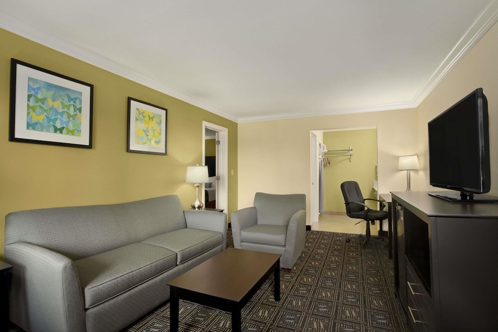 Solara Inn and Suites 25/33