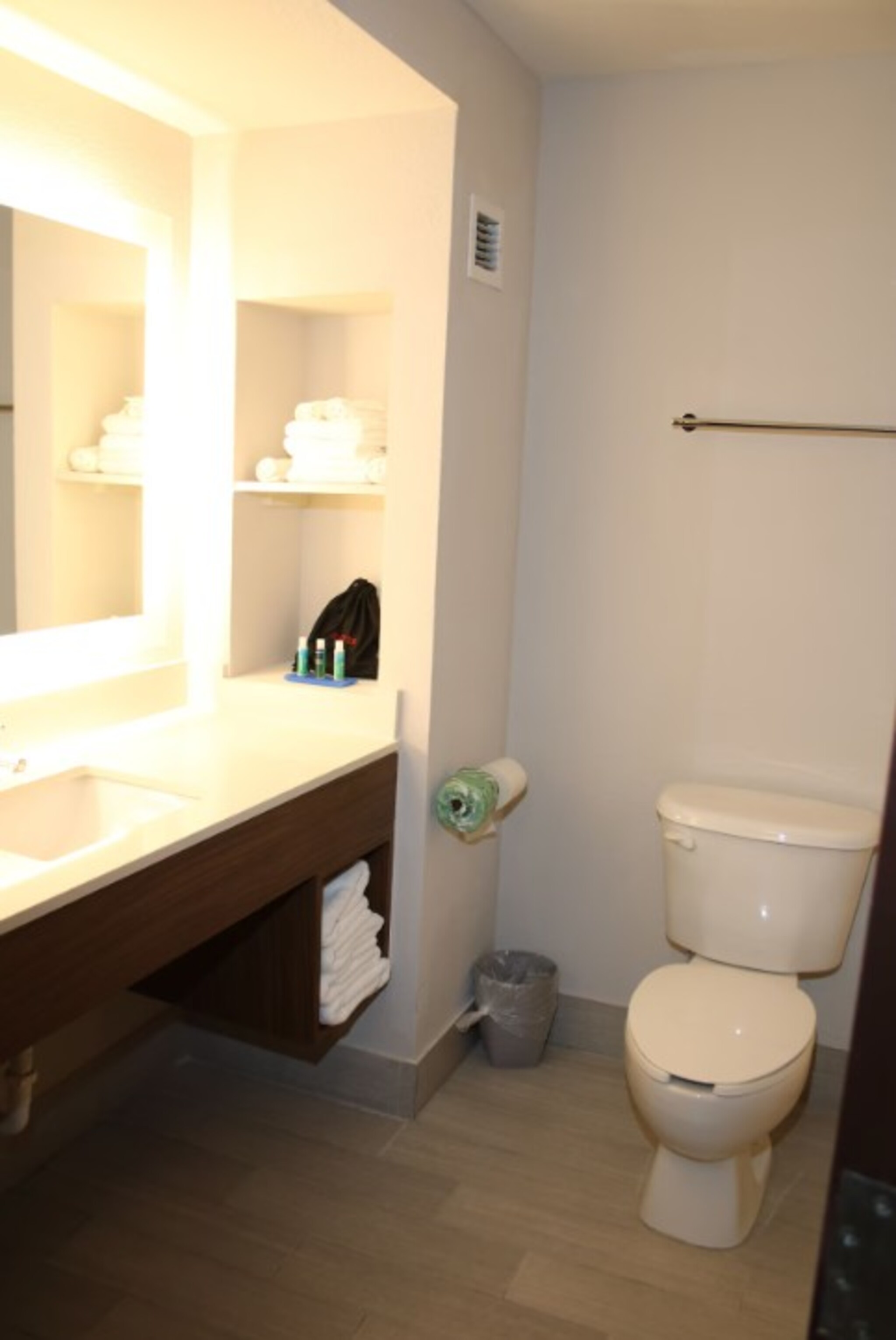 غرفة قياسية بسرير مزدوج، Holiday Inn Express Hotel And Suites Douglas 10/10