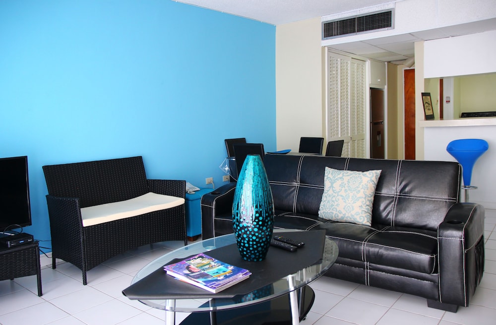 Skyclub Beach Suite at Mobay Club 10/23