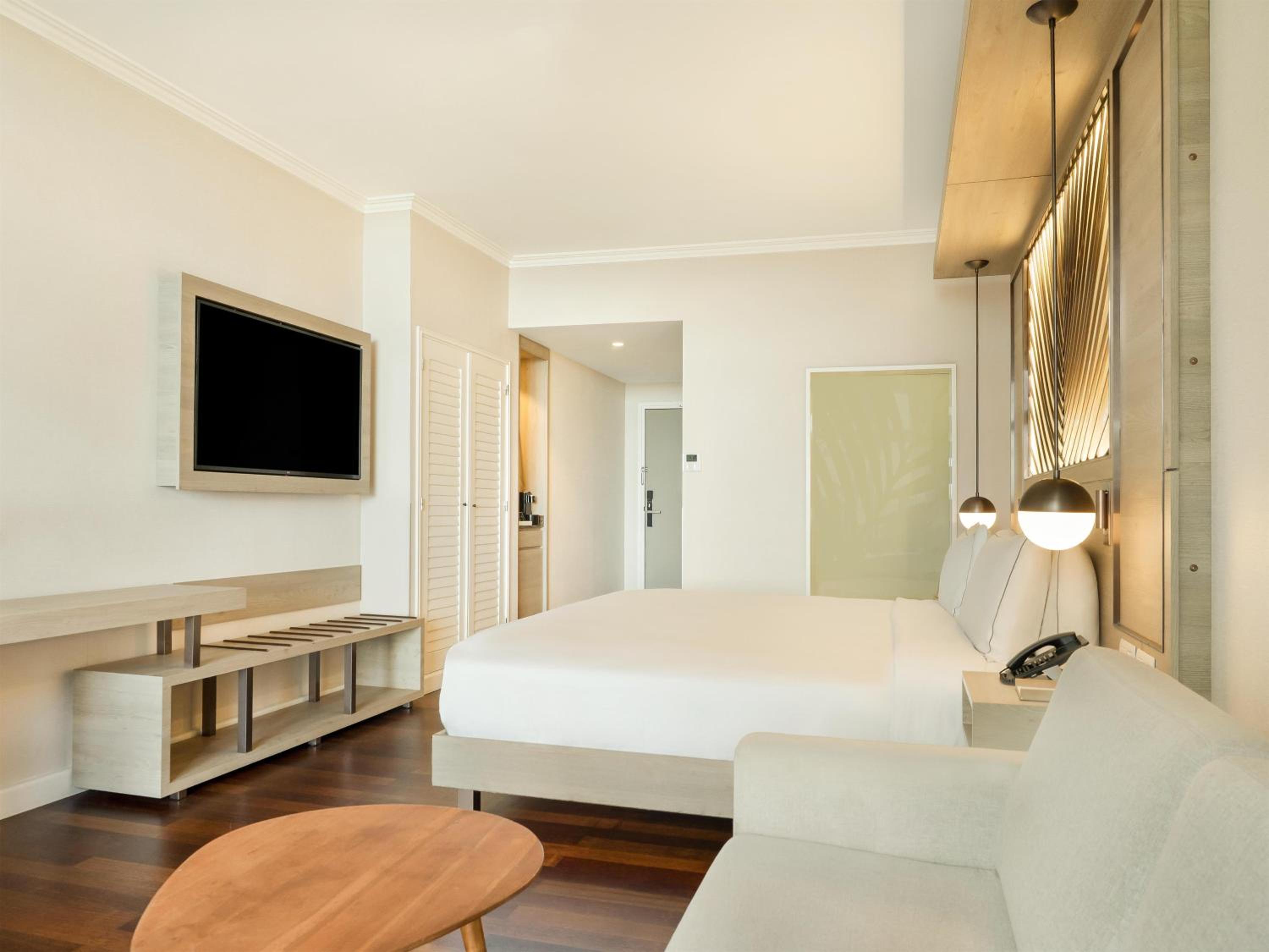 غرفة بسرير كينج بإطلالة على الحديقة مع أريكة، Hilton Hotel Tahiti 5/9