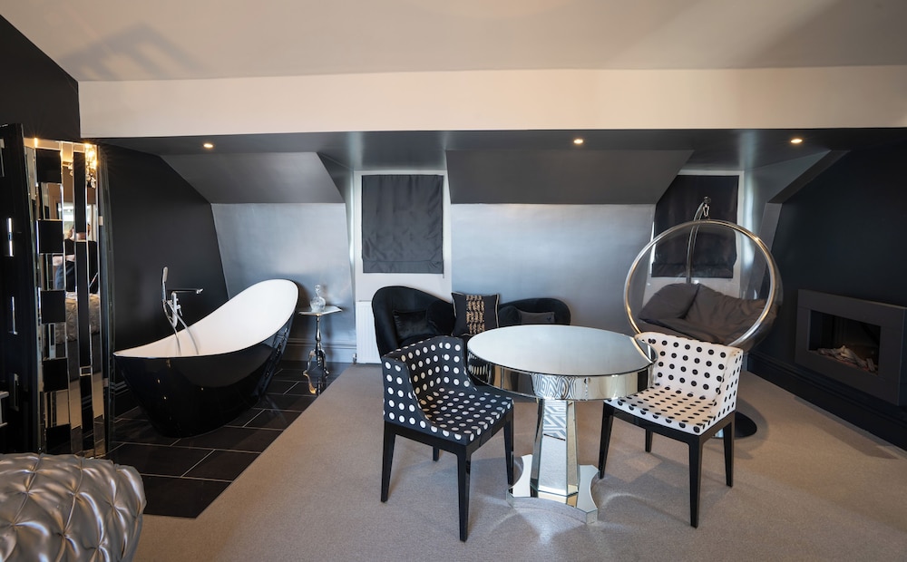 Square Townhouse 29/50