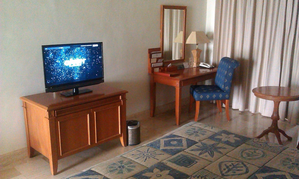 Resor Tuban Tropis 8/30