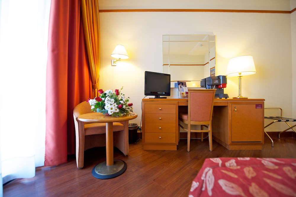 Hotel Delfino Taranto 60/74