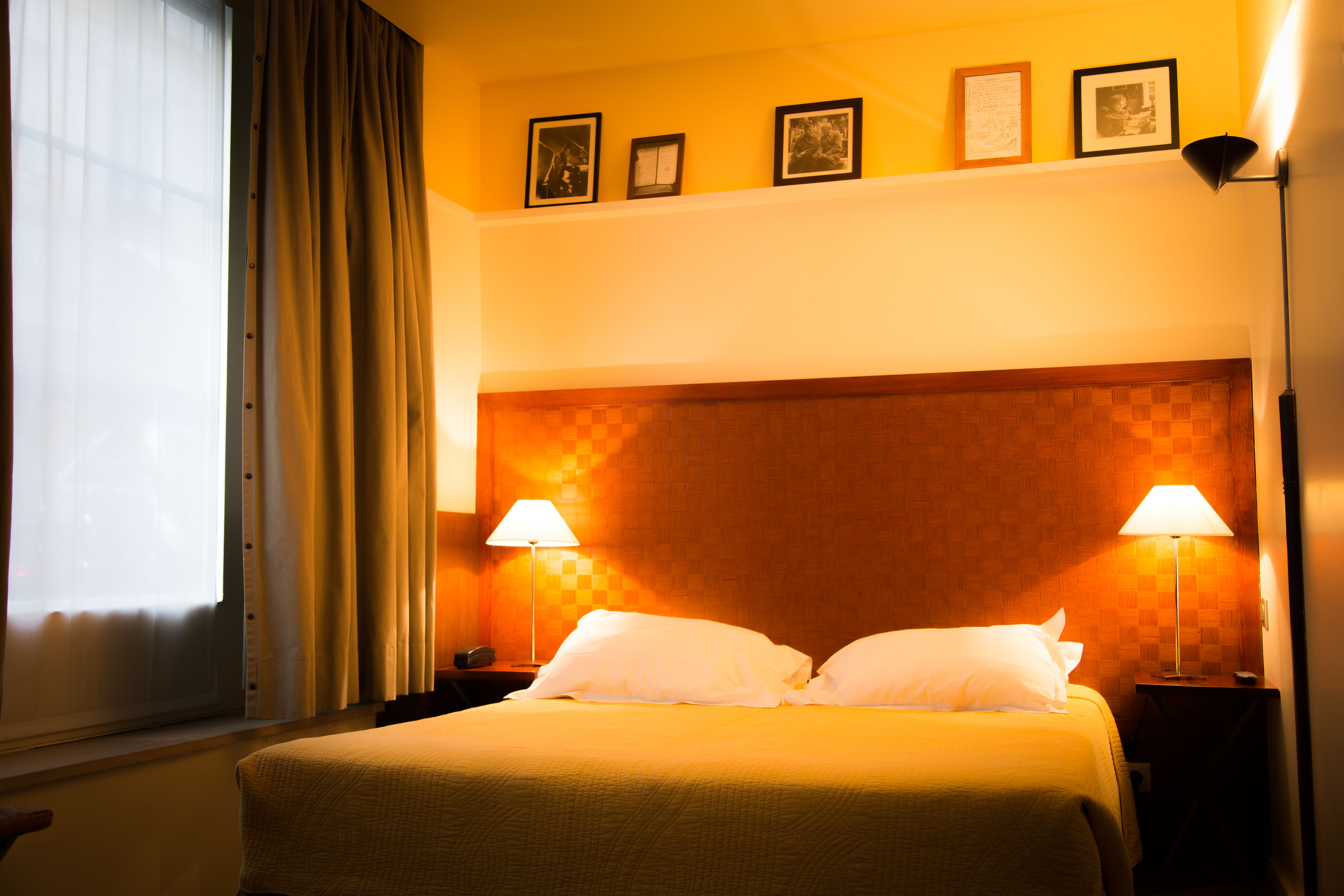 ROOM, SINGLE