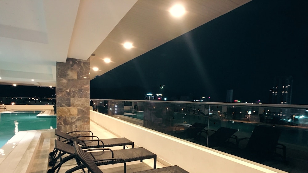 Sea Garden Hotel 59/65
