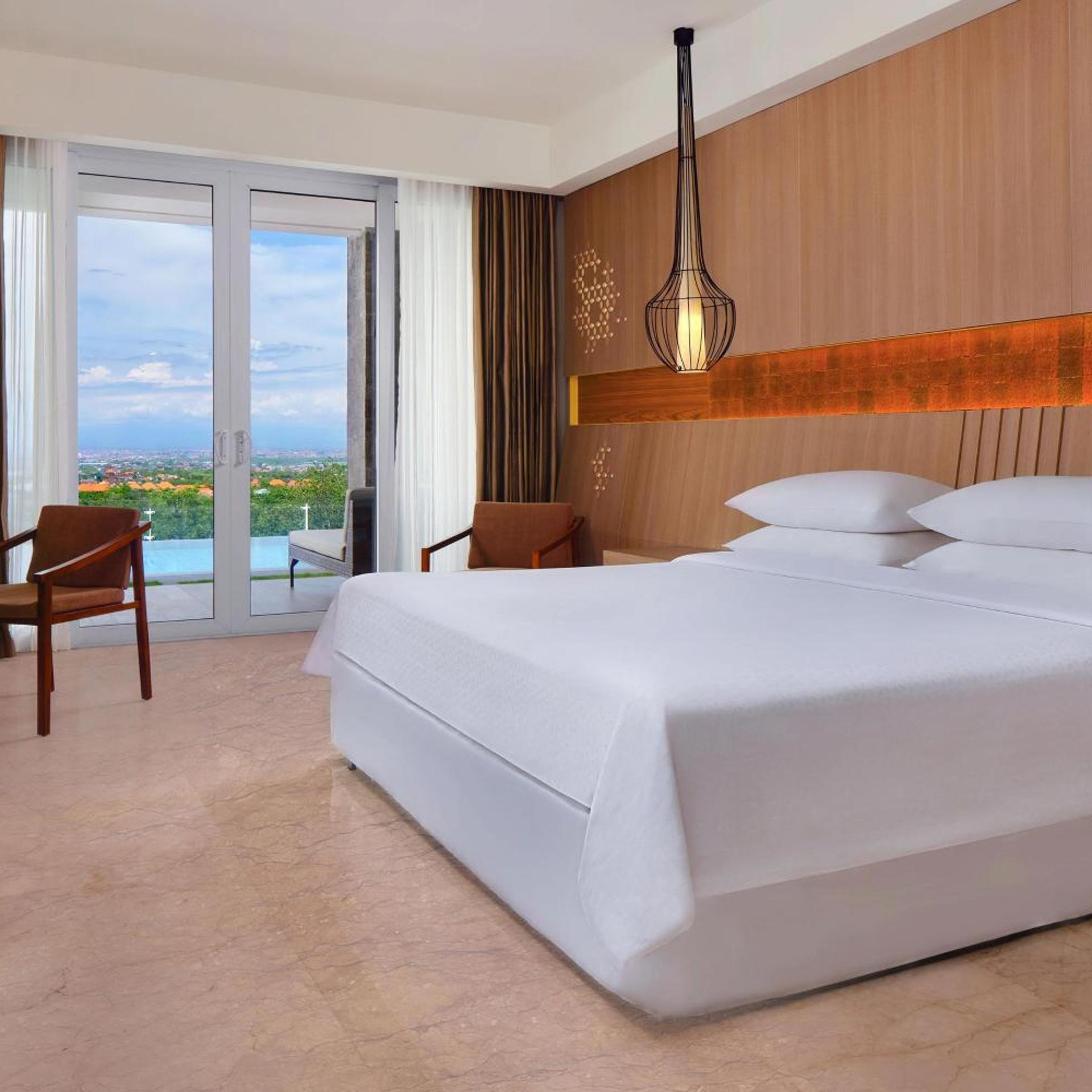 Guest Room, King Bed, Pool Access, Large