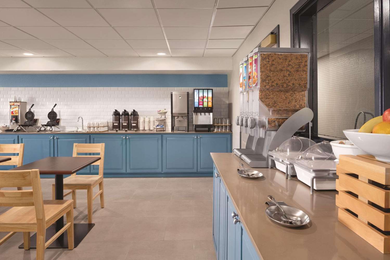 Country Inn & Suites by Radisson, Pella, IA 20/30