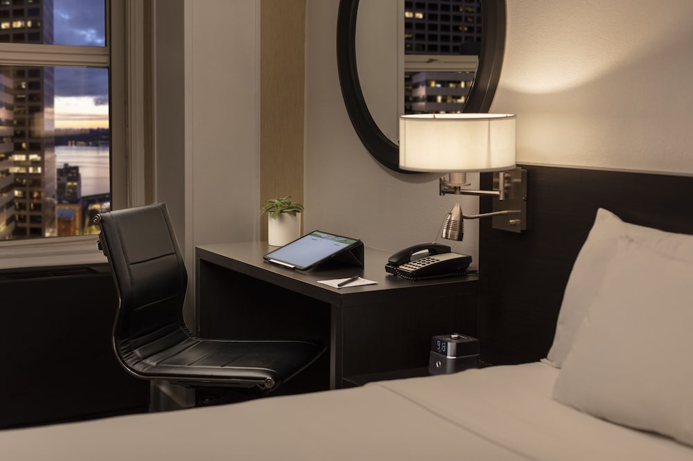 Executive Hotel Pacific 44/50