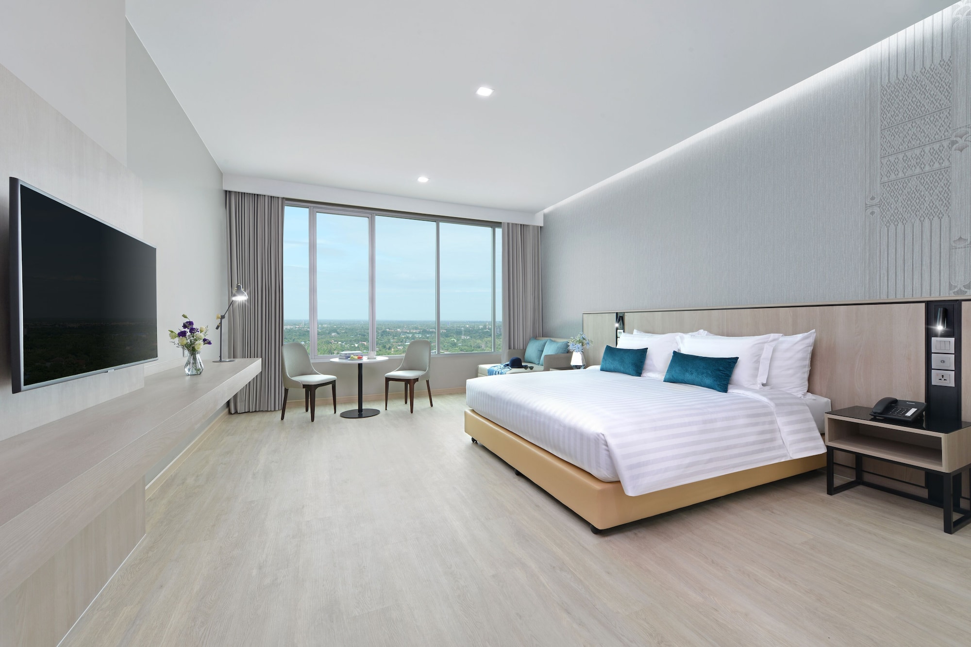 GRAND, DELUXE, SUITE