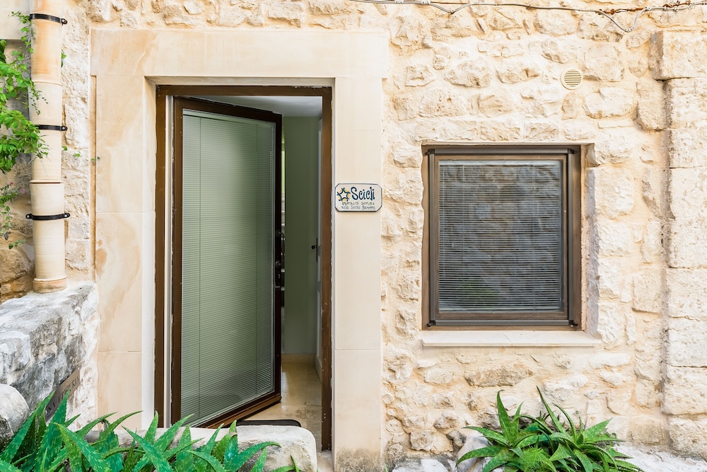 Scicli Albergo Diffuso 2/50