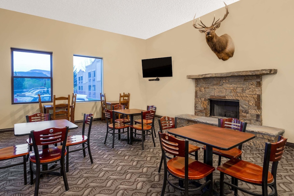 Days Inn by Wyndham Carbondale 25/38