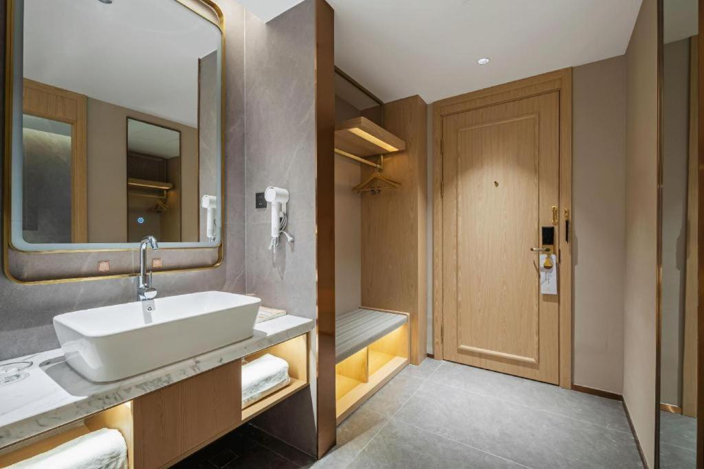 Vienna Classic Hotel (Suzhou Likou Metro Station) 60/60