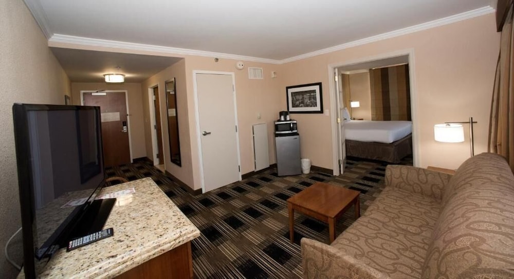 Hotel Executive Suites 37/57