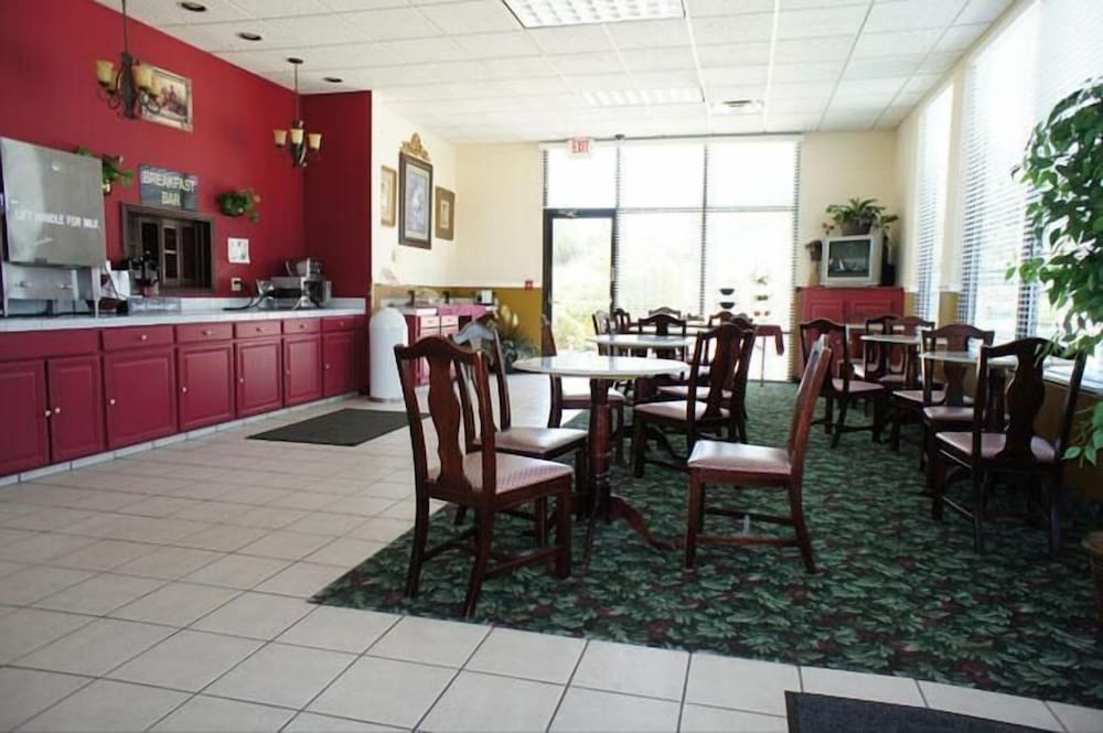 Lincoln Inn Express Hotel And Suites 18/28