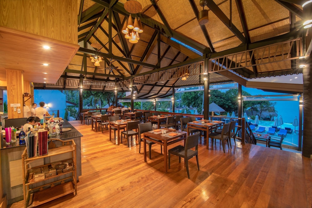 Coral Cliff Beach Resort 46/70