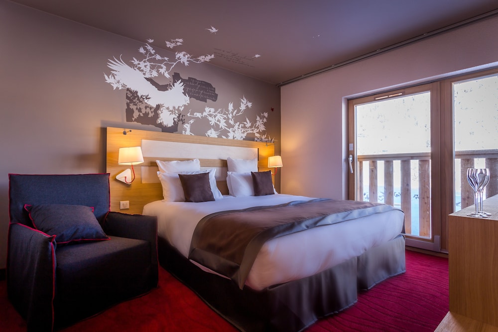 غرفة كلاسيكية ثلاثية بثلاثة أسرّة