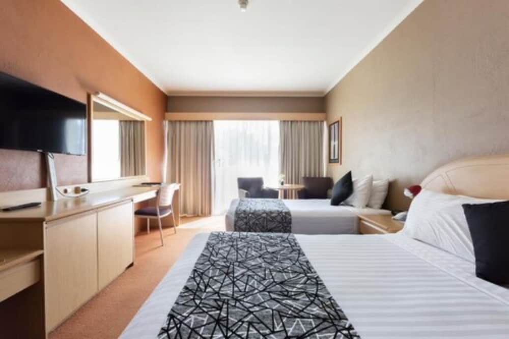 The Statesman Hotel 8/32