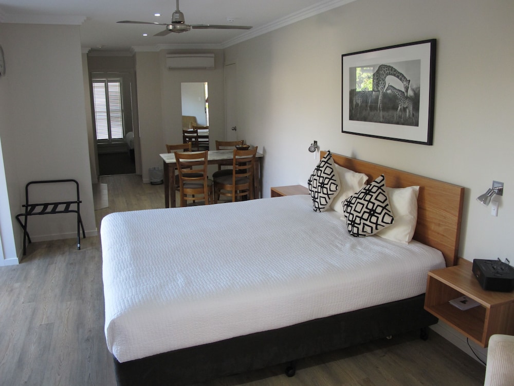 Aston Hill Motor Lodge 9/43