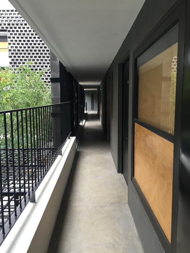 Carlota Hotel 4/50