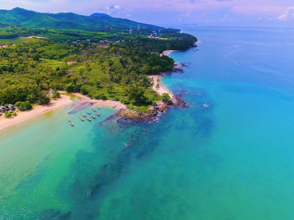 Koh lanta Hotels and Co Working Space 58/65