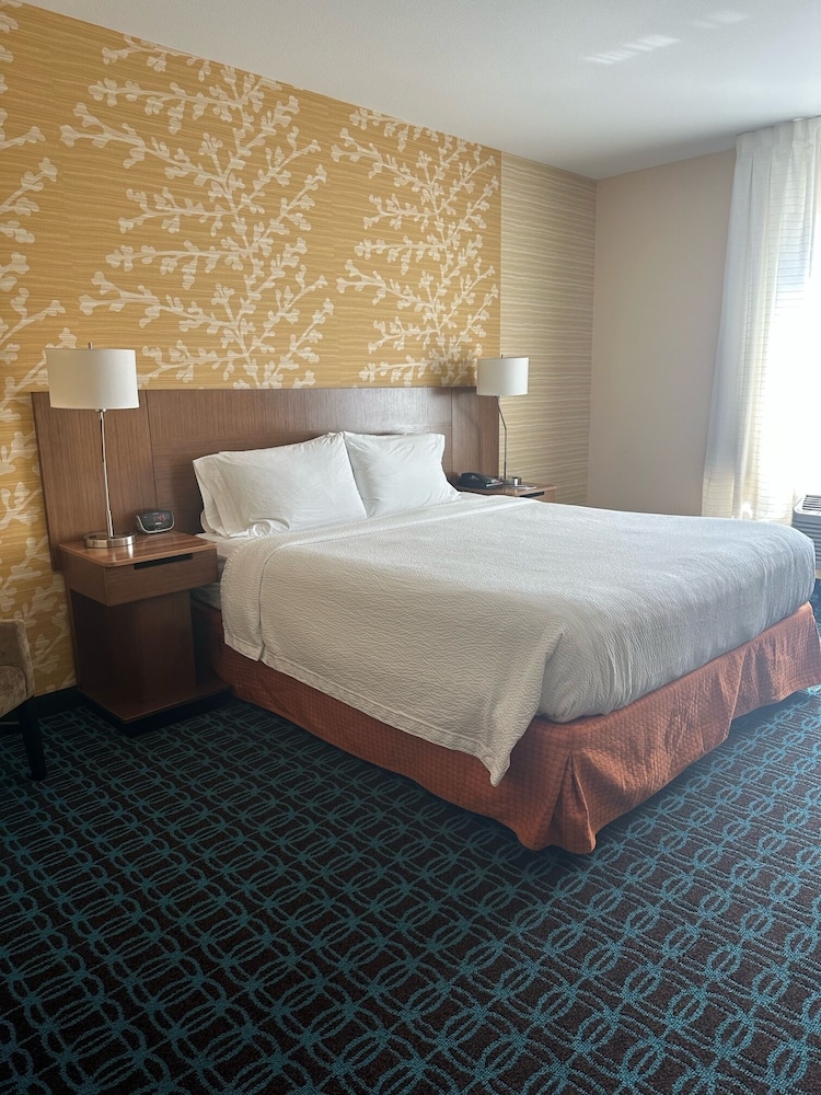 Fairfield Inn And Suites By Marriott Hollister 14/49