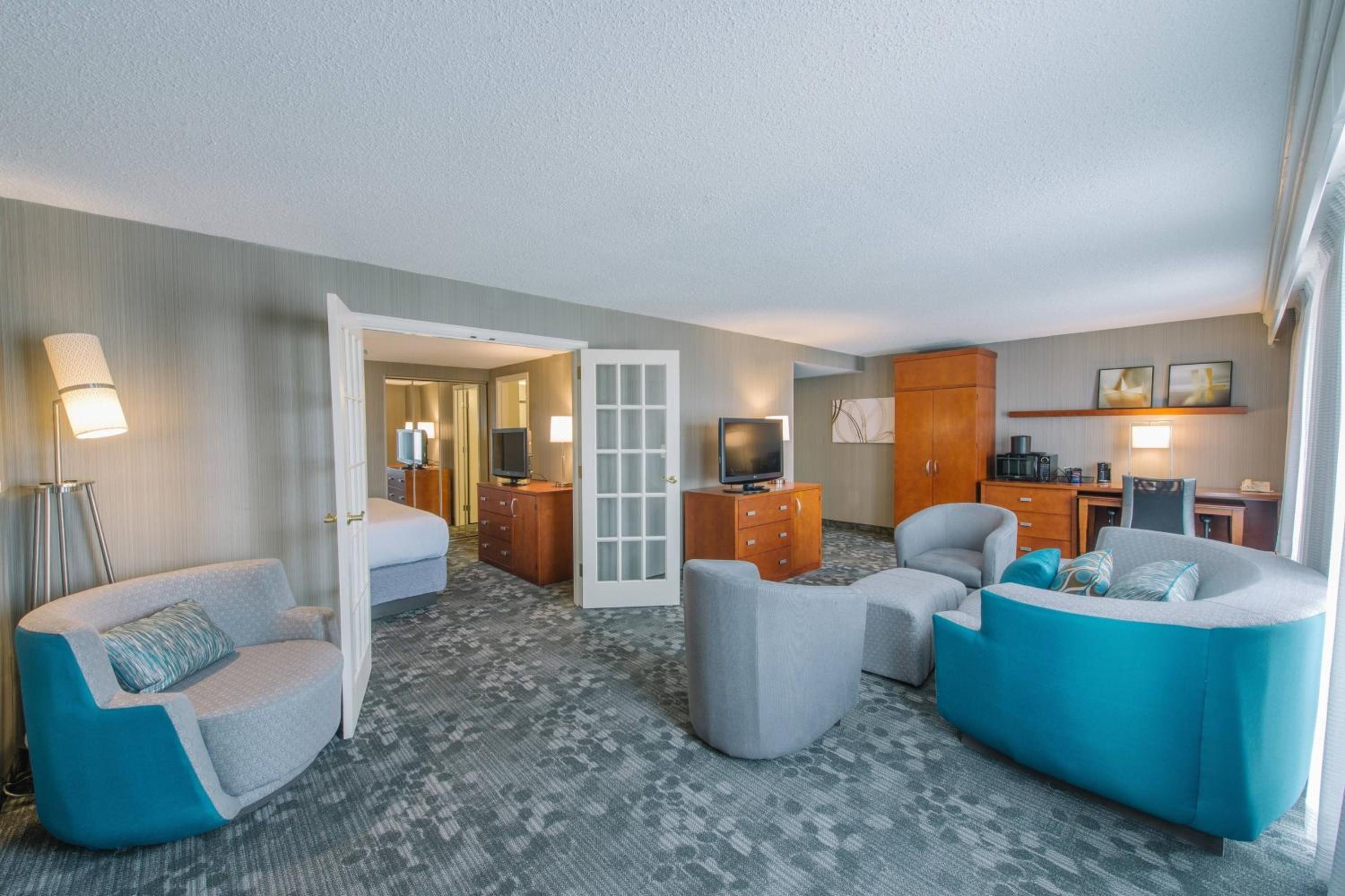 1 Bedroom, Specialty, Suite, King Bed, Sofa, Bathtub