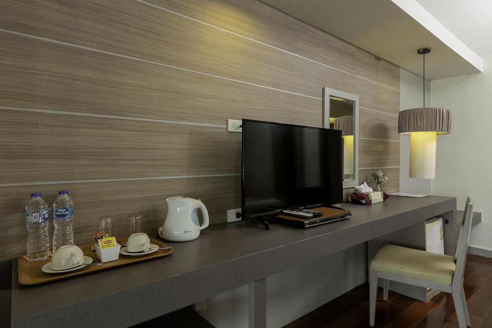 Nakara Long Beach Resort 50/50