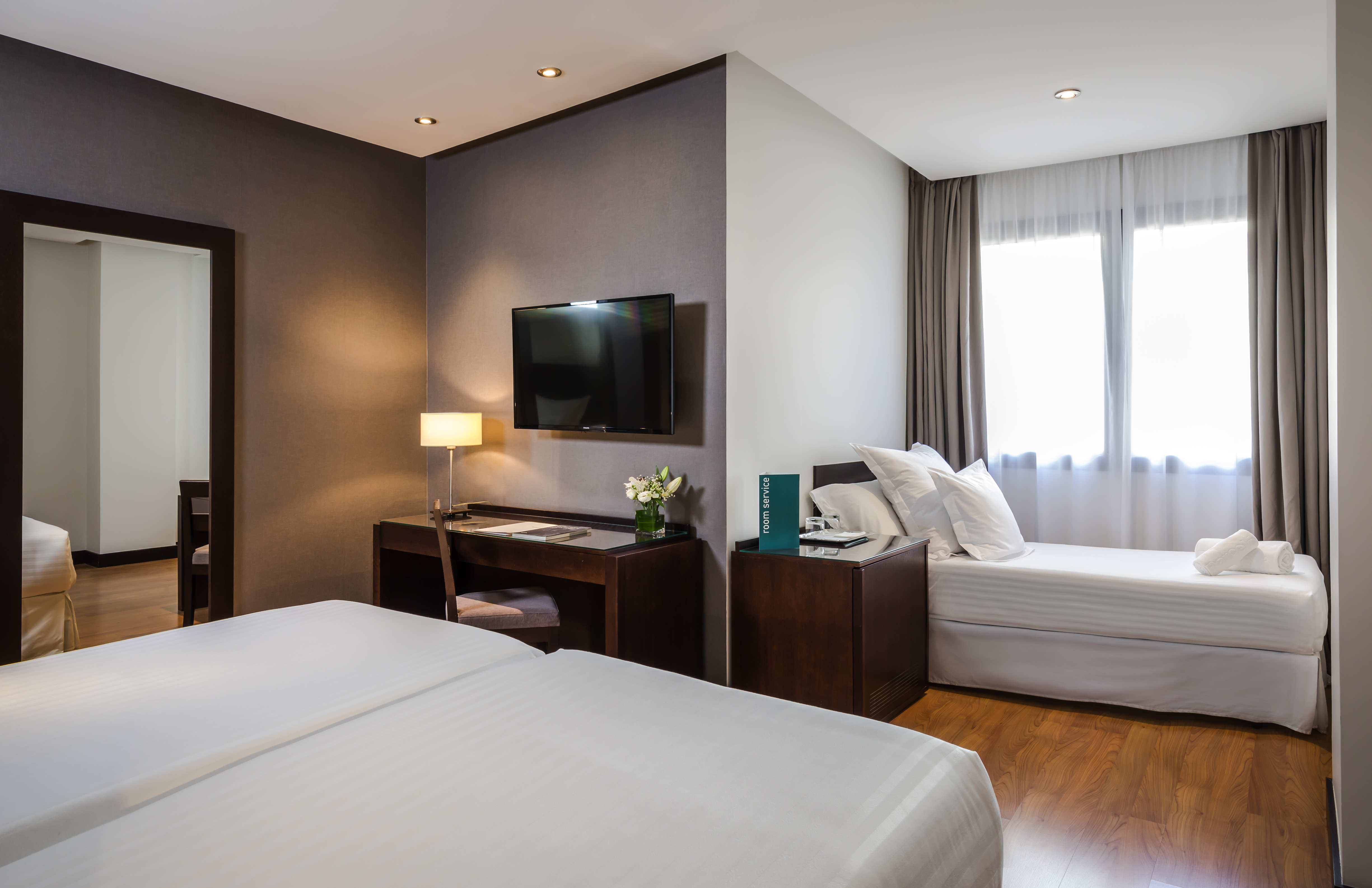 Room, Triple