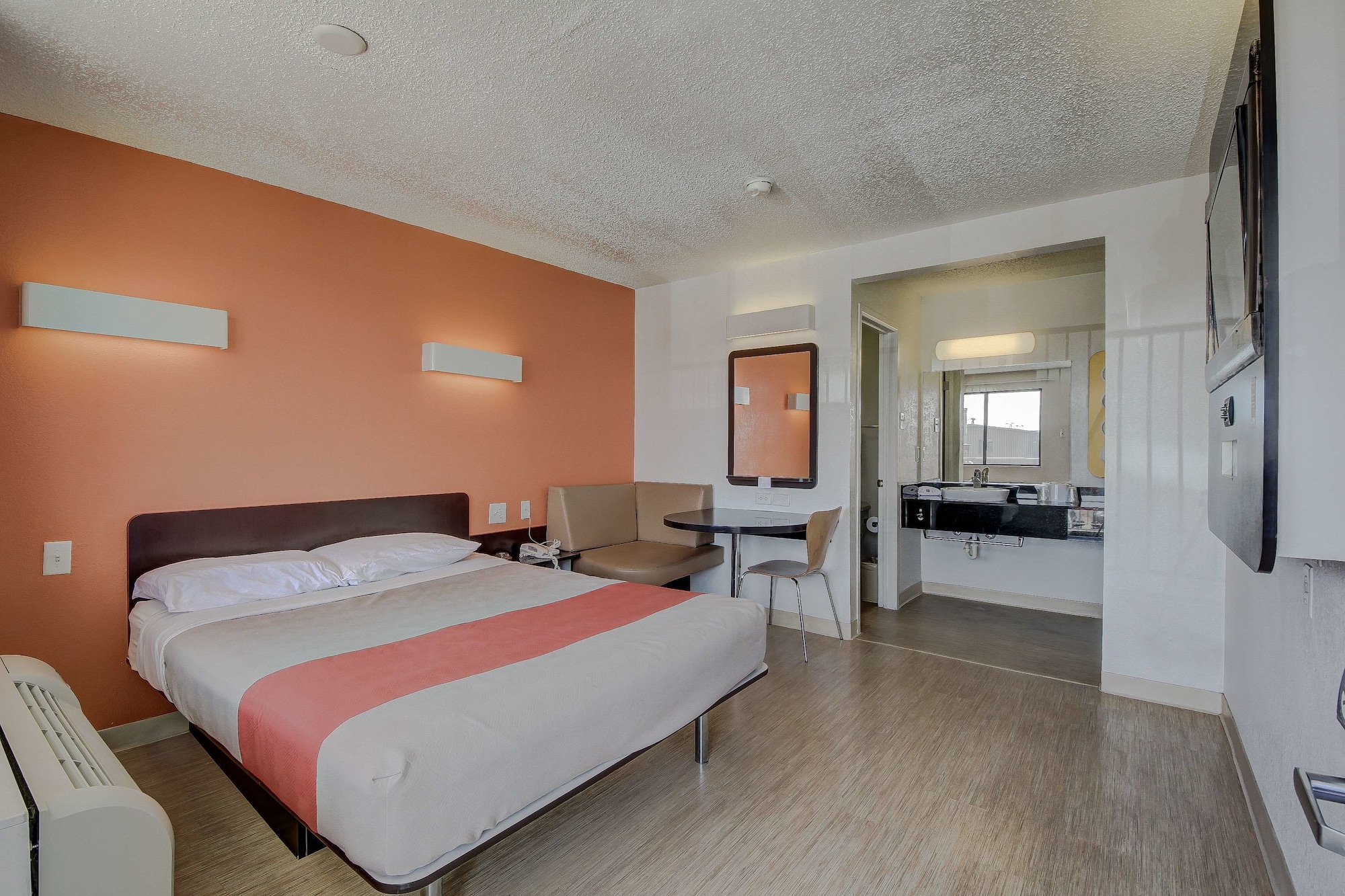 STANDARD, QUEEN BED, ACCESSIBLE
