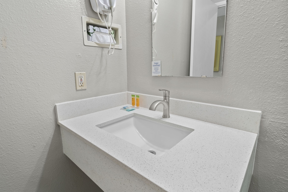 Travelers Inn Medford 22/58
