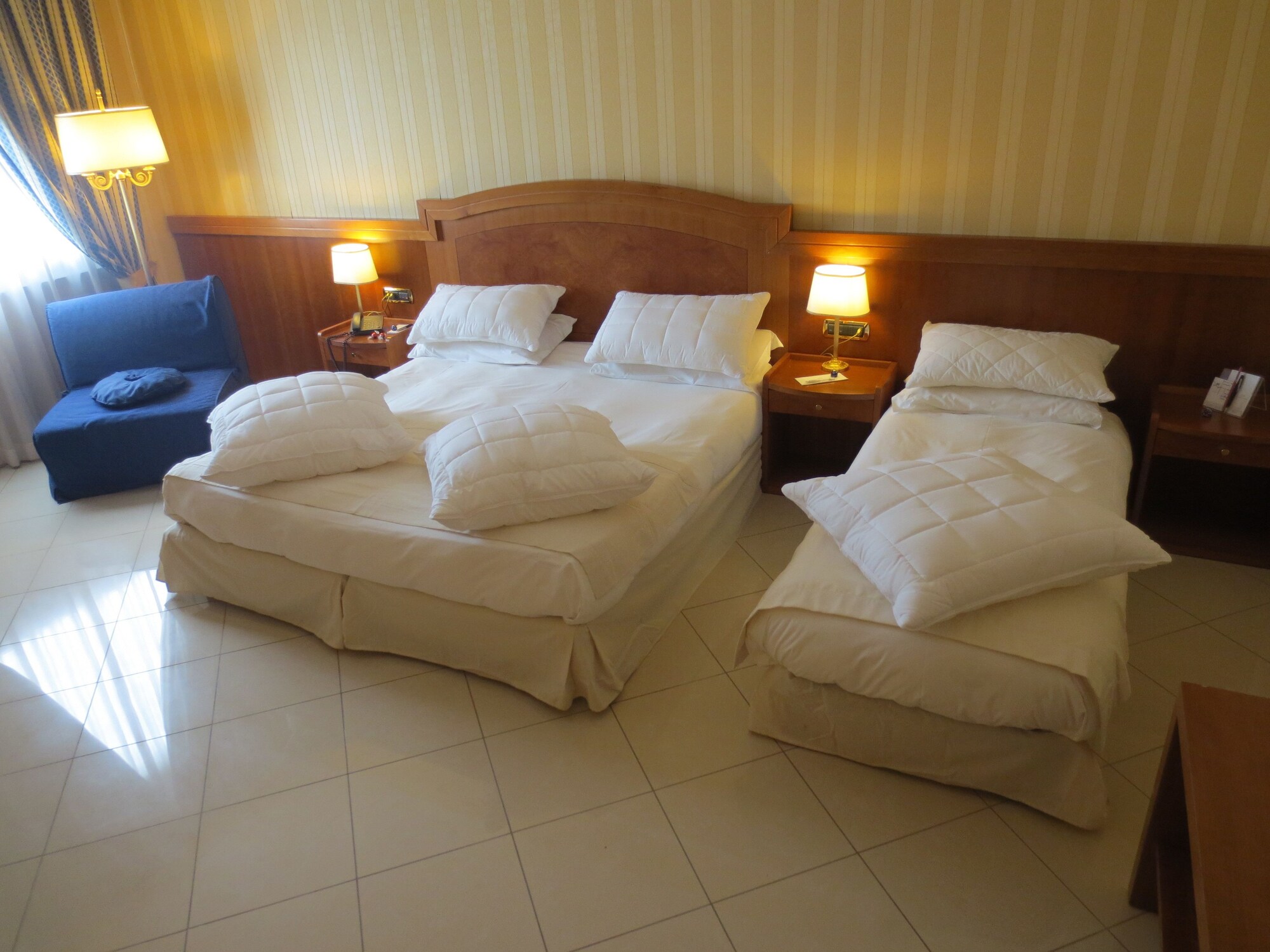 ROOM, TRIPLE