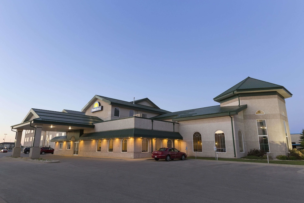 Days Inn & Suites by Wyndham Winkler 5/43