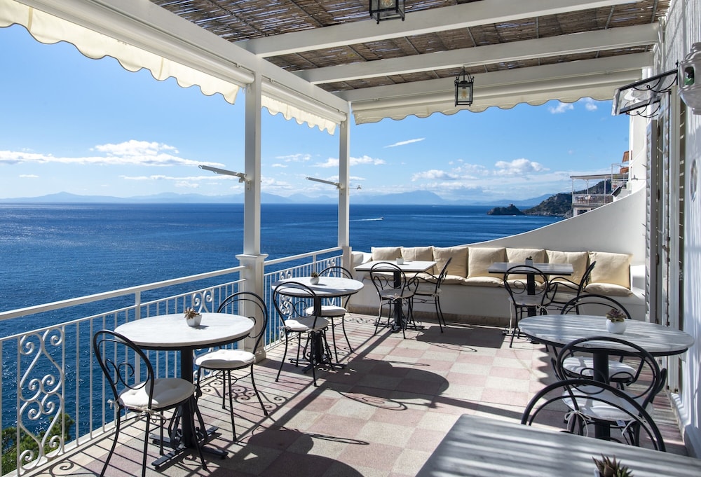 Maresca Hotel Praiano 56/78