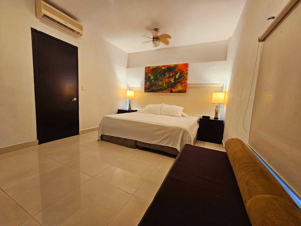 Junior Suite, Studio, King Bed, Garden View