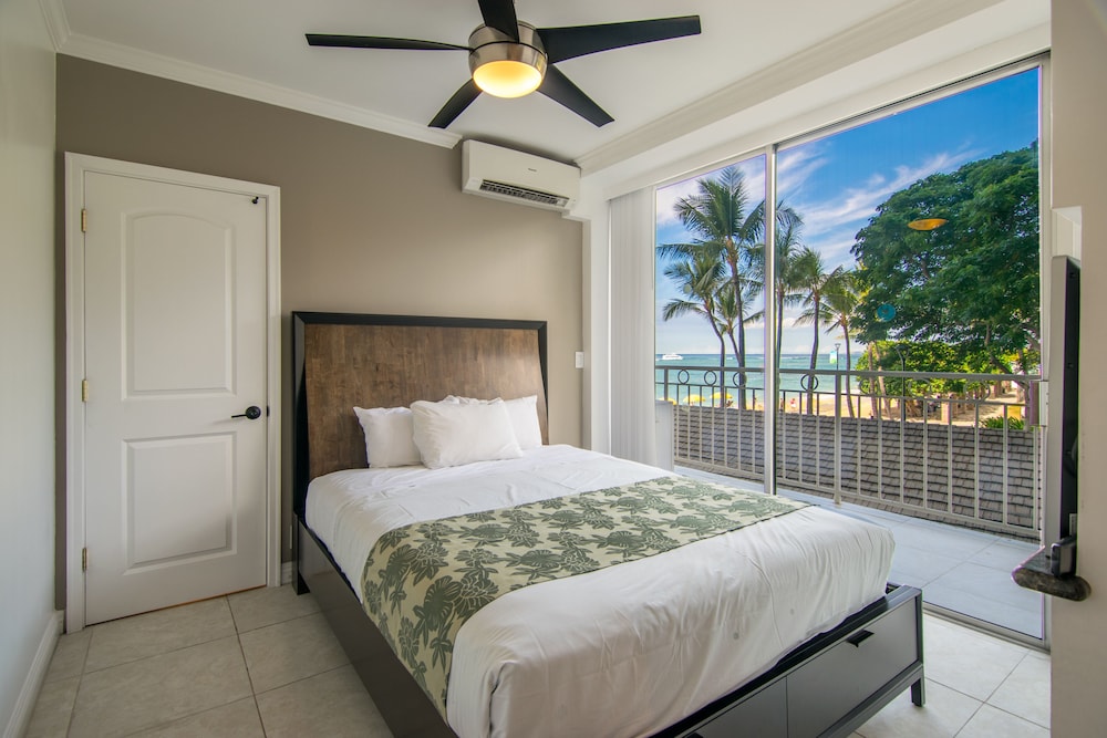 2 Bedrooms, Condo, King and Twin Beds, Ocean Front, 2 Bathrooms, Sofa، Waikiki Shore by OUTRIGGER 3/5