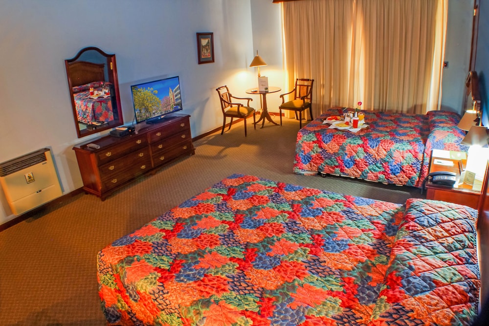 Los Parrales Hotel 25/33
