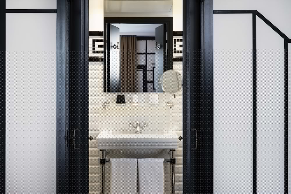 Hotel Monsieur 33/64