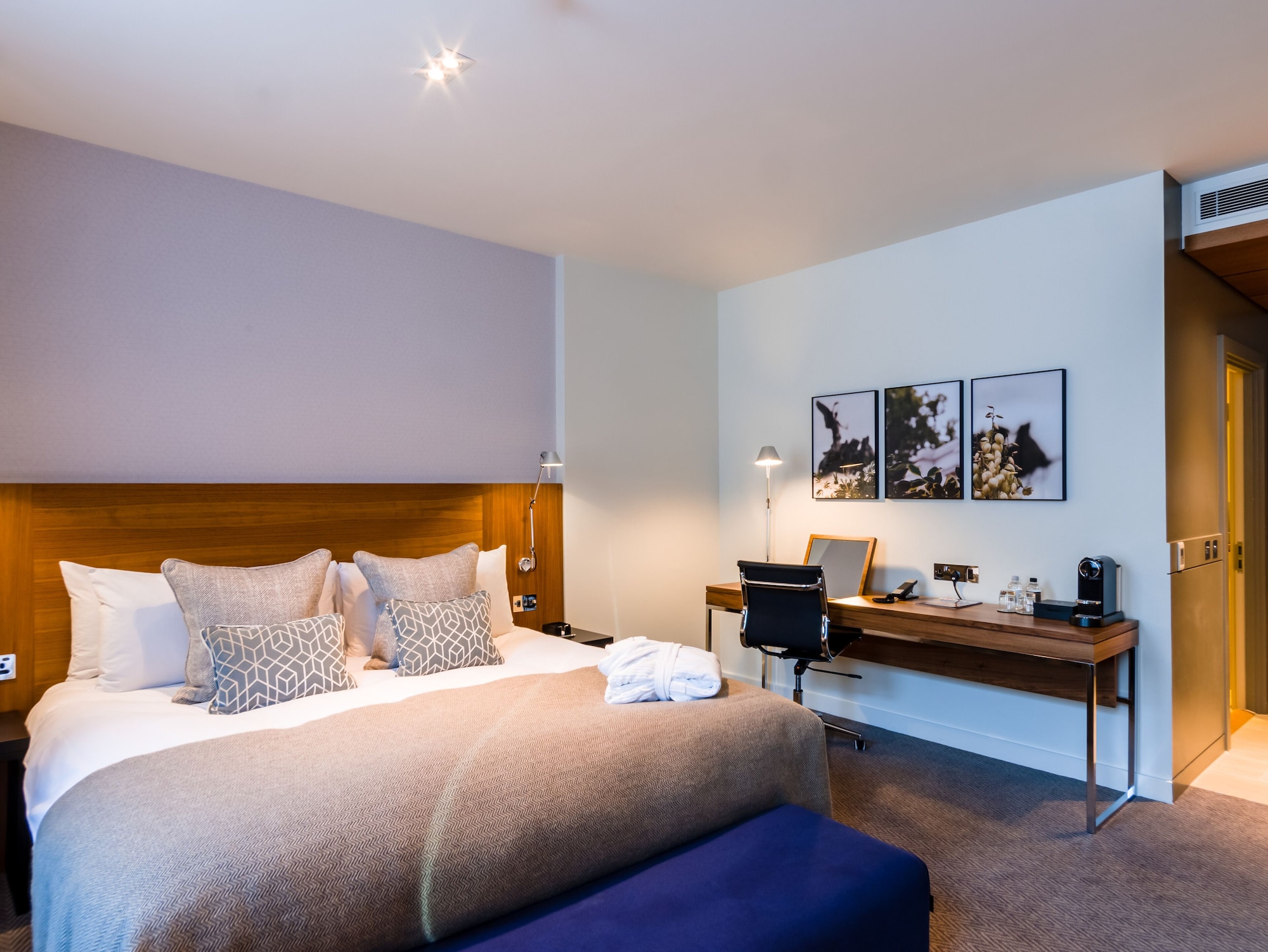 SUPERIOR, KING BED