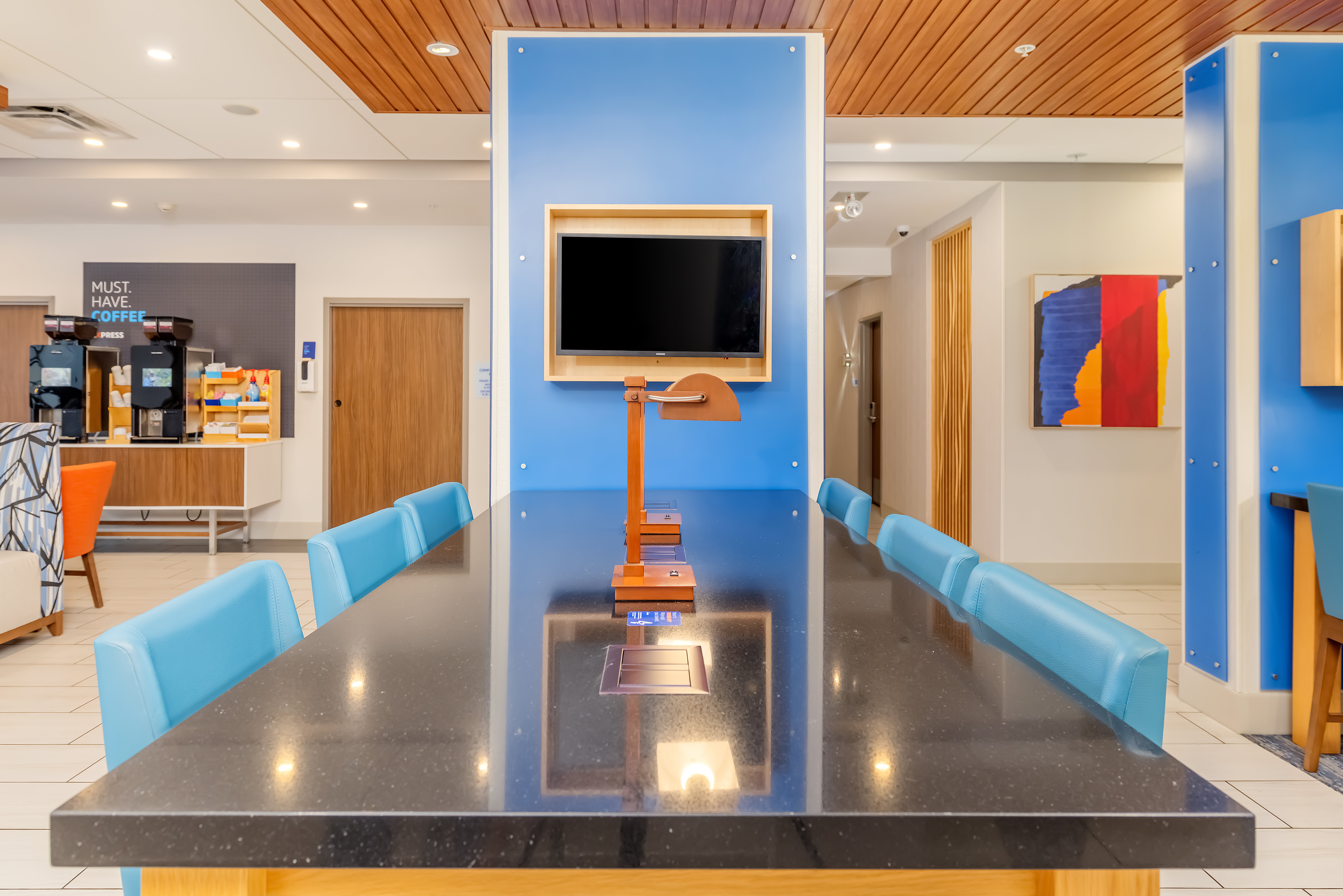 Holiday Inn Express and Suites Medford 35/38