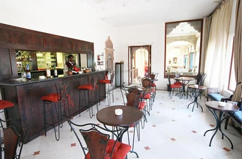 FATEH BAGH PALACE HOTEL 21/24