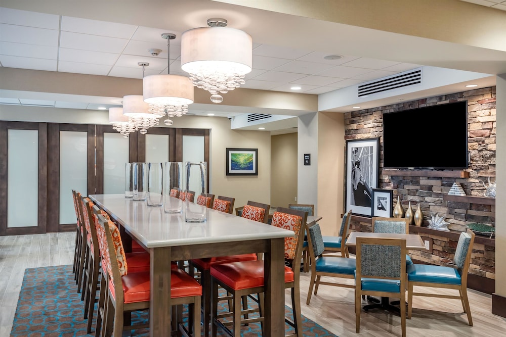 Hampton Inn Baltimore Bayview Campus 52/67