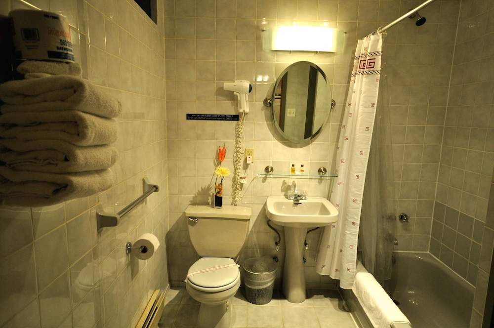 Off Soho Suites Hotel 36/38