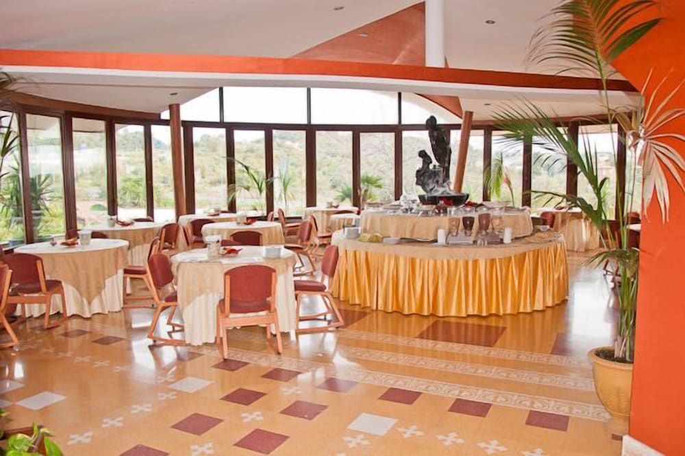 Ares Hotel 25/33